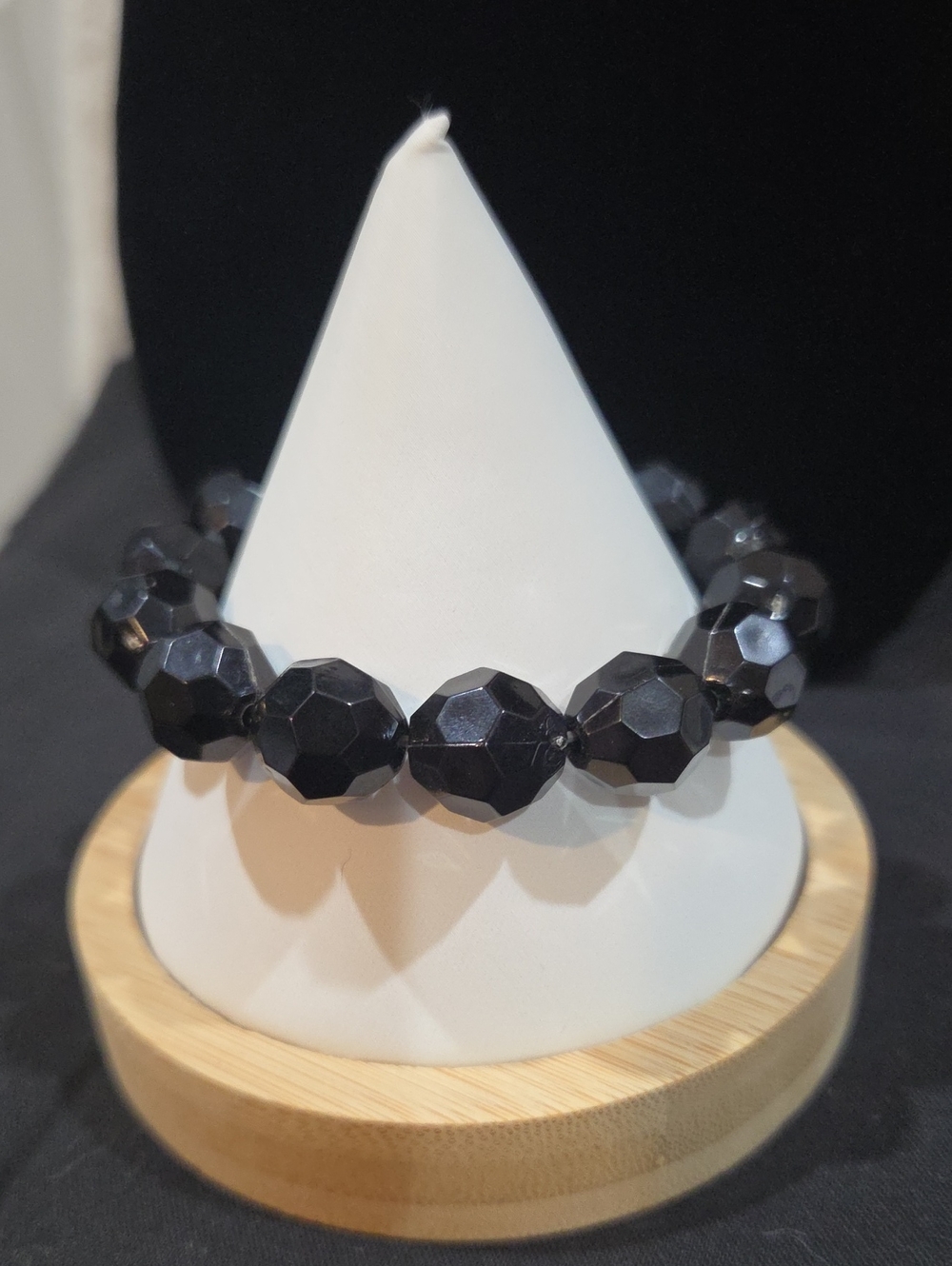 FACETED BLACK BEAD STRETCH BRACELET